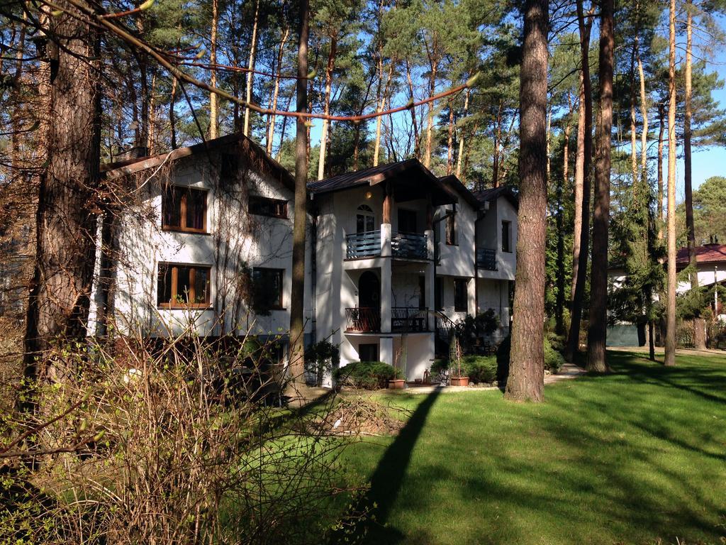 Villa Le Matin Констанцин-Езёрна Экстерьер фото